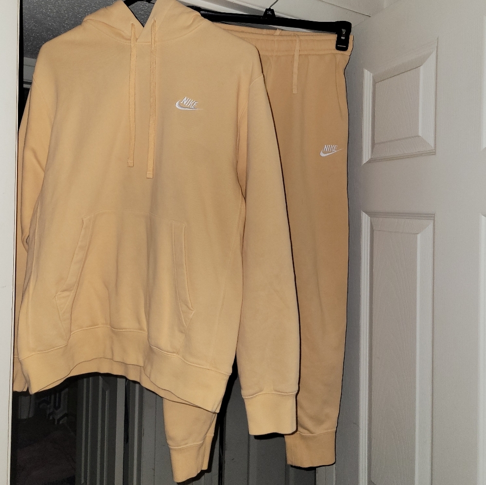 Small mens nike sweat suit